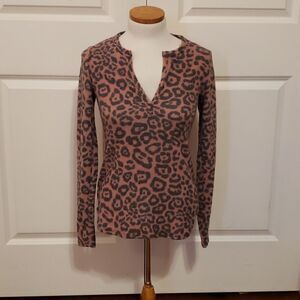 NWOT Socialite Womens Tunic Fleece Animal‎ Print V-Neck Long Sleeve Top Sz Small